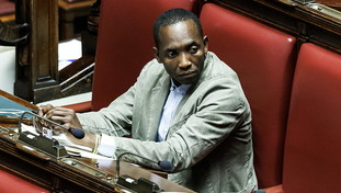 “Campagna diffamatoria e nessuna solidarietà”. Soumahoro divorzia dalla Sinistra