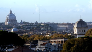 Follia dell'Europa Green: scatta l'obbligo di ristrutturare tutte le case entro il 2030