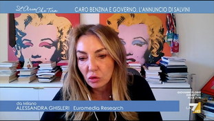 “Problema sottovalutato”. Il caro-benzina scatena la politica, ma Meloni gongola