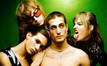 Damiano si rasa a zero. Sulla nuca spunta un simbolo misterioso