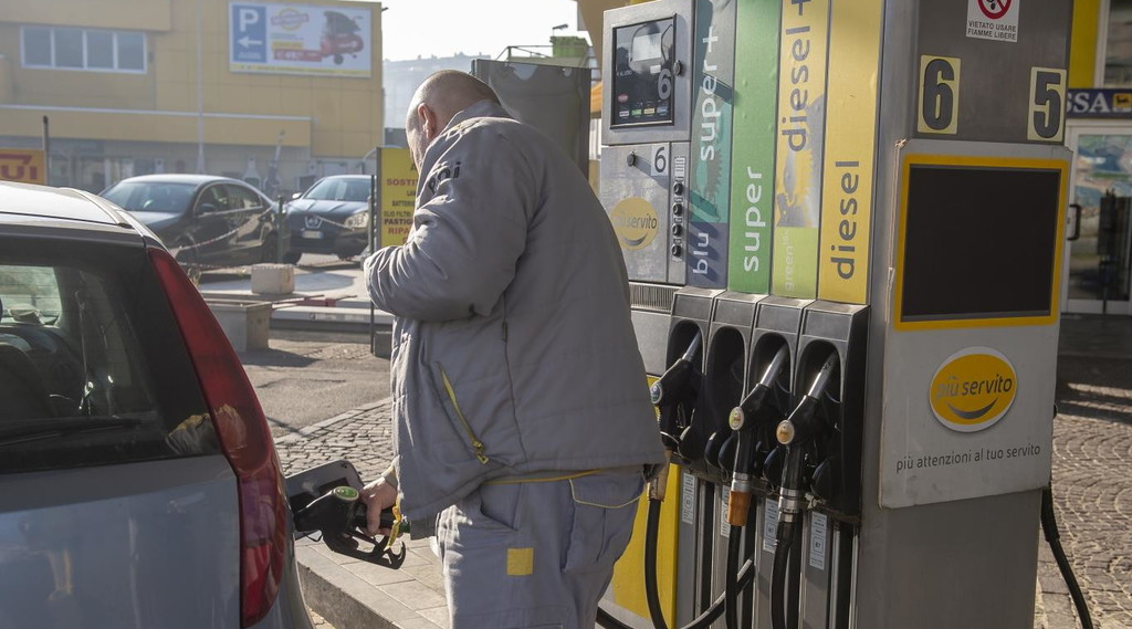 Guerra al caro carburanti, contro gli speculatori si muove l'Antitrust