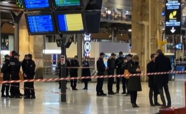 A Parigi sei persone ferite a coltellate, fermato l'aggressore