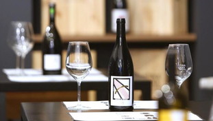 L'ultimo schiaffo dell'Ue: avvisi choc sulle bottiglie di vino, dove scatta l'obbligo