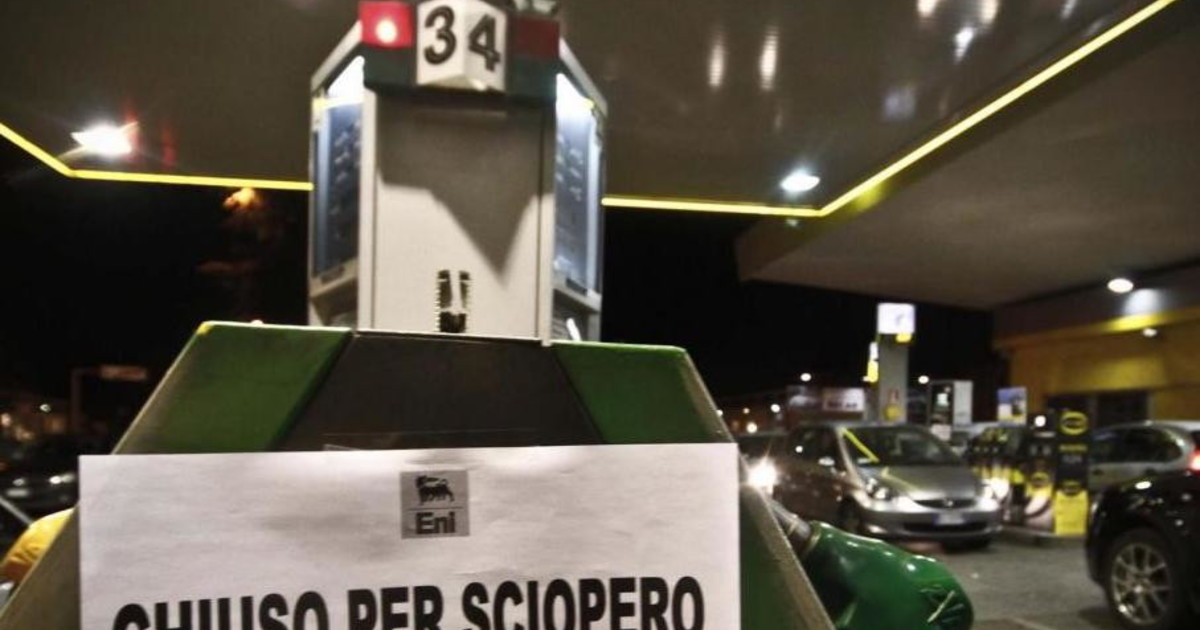 Sciopero Dei Benzinai Basta Fango Su Di Noi Due Giorni Di Stop 