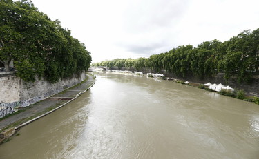 Maltempo, a Roma chiuse le banchine del Tevere