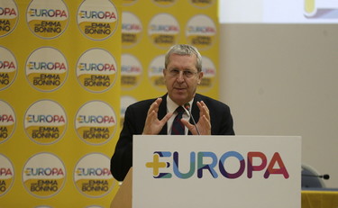 Della Vedova e gli oltre 300mila euro ricevuti da Soros: Tutto vero, niente in cambio