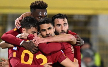 La Roma batte lo Spezia. I giallorossi volano con Elsha e Abraham