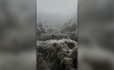 Lo spettacolo di ghiaccio delle Cascate delle Marmore in Umbria