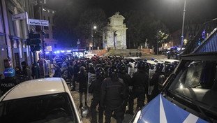Guerriglia alla manifestazione degli anarchici per Cospito: scontri con la polizia