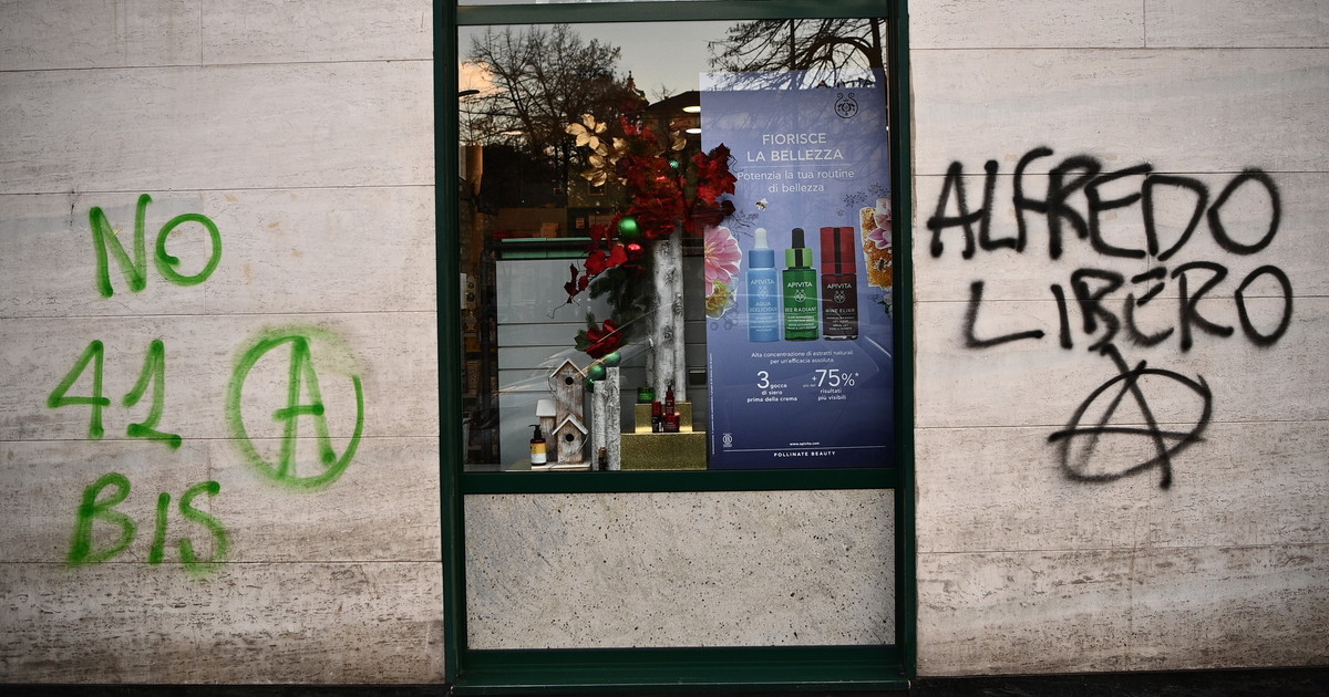 “Italia a rischio attentati”. Servizi segreti in allerta, la minaccia anarchica fa paura “Italia a rischio attentati”. Servizi segreti in allerta, la minaccia anarchica fa paura