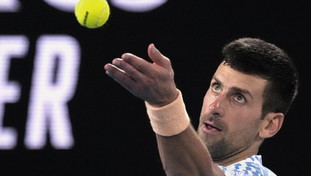 Djokovic conquista l'Australia: dopo il divieto di ingresso sale sul tetto del mondo