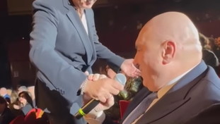 Così Fiorello incastra Crosetto: il ministro canta Bella Ciao