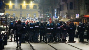 Furia anarchica contro il governo. Gli 007: Violenza verso la destra al potere