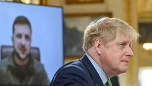 Boris, basterebbe un minuto... Johnson ora rivela quella telefonata con Putin