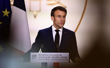 Non escludo di inviare caccia a Kiev. Macron sfida Putin