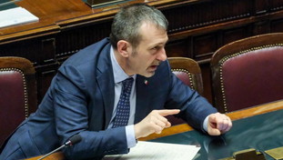 Un inchino ai mafiosi, Delmastro rincara la dose sul Pd. Lui e Ostellari sotto scorta