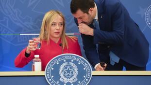 Gli ultimi casi che scuotono la politica: gli esiti della supermedia dei sondaggi