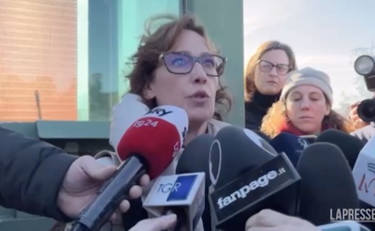“Condizioni allarmanti”. Ilaria Cucchi vede Cospito: la decisione senza precedenti | GUARDA