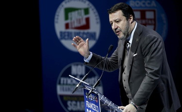 Salvini zittisce i gufi di sinistra e gela Cospito: “Il 41 bis te lo fai, punto” | GUARDA