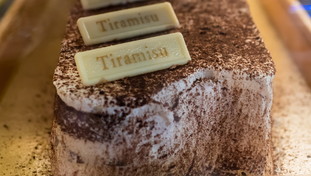 Mangia un tiramisù e muore: il caso della 20enne scuote Milano