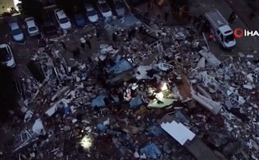 Terremoto e crollo terrificante: il palazzo sbriciolato visto dal drone