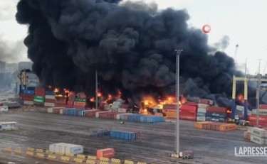 Turchia devastata dai cataclismi: dopo il terremoto ecco l'incendio | GUARDA