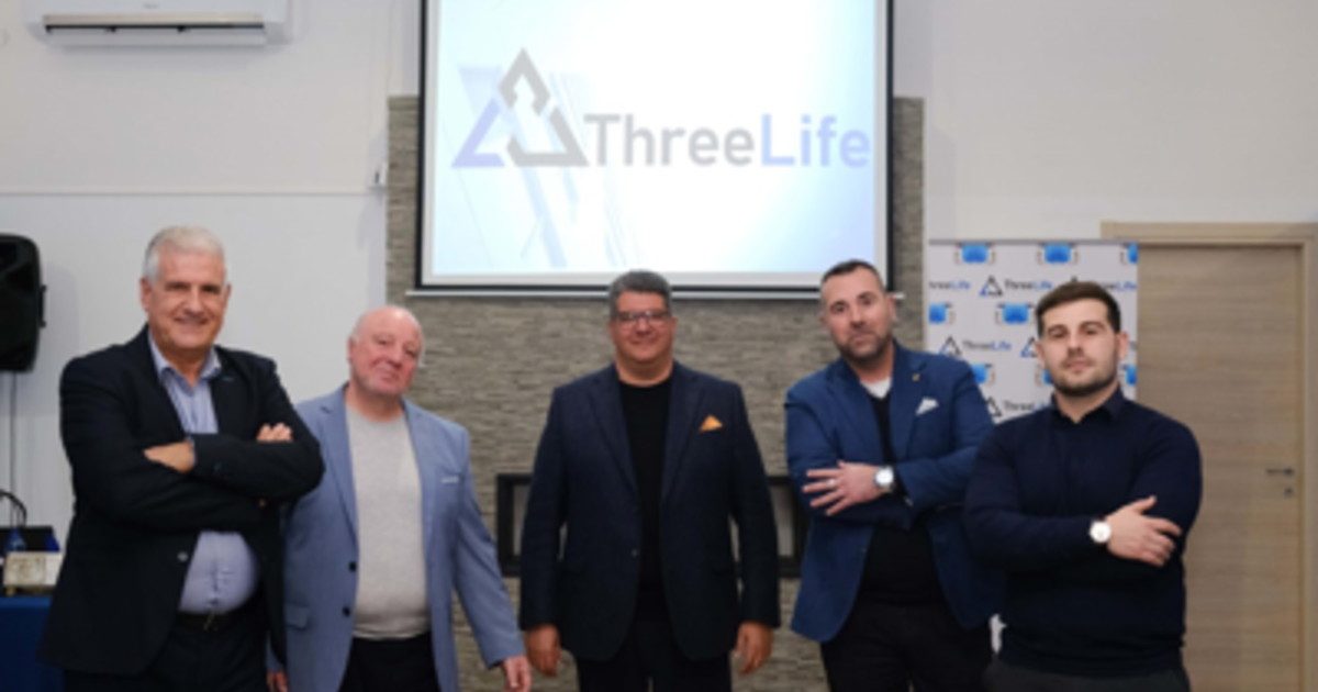 Three Life: un Three Life: un
