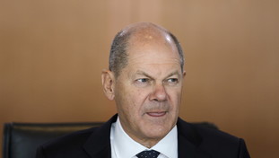 Si incrina il fronte Nato: Scholz è stufo della corsa agli aiuti all'Ucraina
