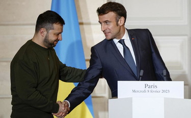 Inopportuno l'invito di Macron a Zelensky. Bordata Meloni alla Francia