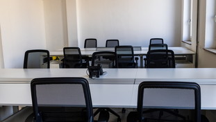 C'è la proroga dello smart-working fino a giugno. Sparisce pure il canone Rai