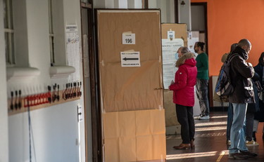 Astensione record in Lazio e Lombardia. Seggi aperti dalle 7 alle 15