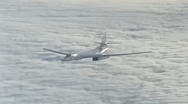 Usa e Russia spaventano il mondo. Bombardieri verso l'Alaska, si alzano i caccia