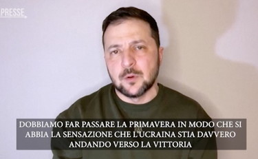 Le armi più richieste da Zelensky: come funzionano gli obici Archer