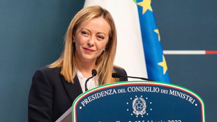 Meloni travolge tutti nei sondaggi. Pd e M5S colano a picco