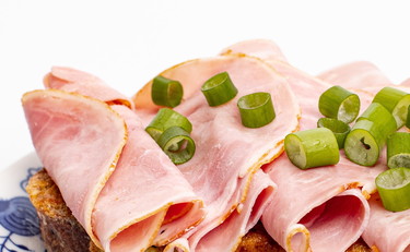 Prosciutto cotto via dai supermercati, ecco quale. I rischi per la salute