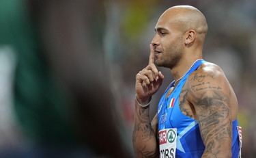 Jacobs battuto da Ceccarelli. Nei 60 metri indoor il campione va in crisi