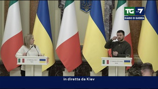 “Sono un presidente operaio”. La mossa a sorpresa di Meloni con Zelensky