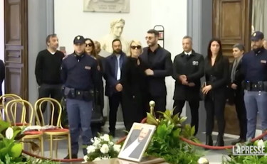 Maria De Filippi con il figlio Gabriele. E il gesto di Fiorello commuove tutti