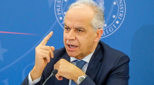 Scafisti problema internazionale. L'annuncio di Piantedosi