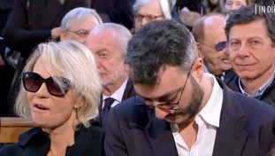 Quando di nascosto... Clamoroso Don Walter e strappa un sorriso a De Filippi