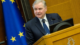 Allarme di Visco sull'energia: “Non escludo nuovi rincari”. E critica i falchi