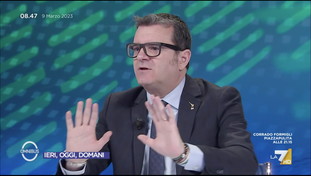 “Qualcosa non torna”. I dubbi di Centinaio sul barchino di migranti