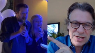 Caso karaoke, Nicola Porro è una furia: Ipocriti!. Così azzera la sinistra