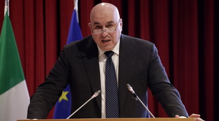 Una taglia su Crosetto. L'allarme dell'Intelligence fa tremare il governo