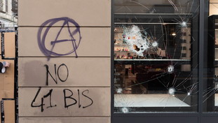 Calci e pugni ai militanti leghisti: guai per gli anarchici violenti