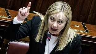 Meloni dà la prima batosta a Schlein: sul salario minimo disastro Pd
