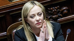 Andiamo avanti a testa alta. Meloni difende l'interesse dell'Italia