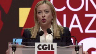 I compagni citano Ferragni, stoccata di Meloni: Una metalmeccanica? | VIDEO