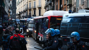 Gli scontri tra ultras spaventano il Viminale: “Massima allerta”