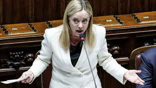 Meloni smonta le falsità della sinistra sui migranti, armi e Mes